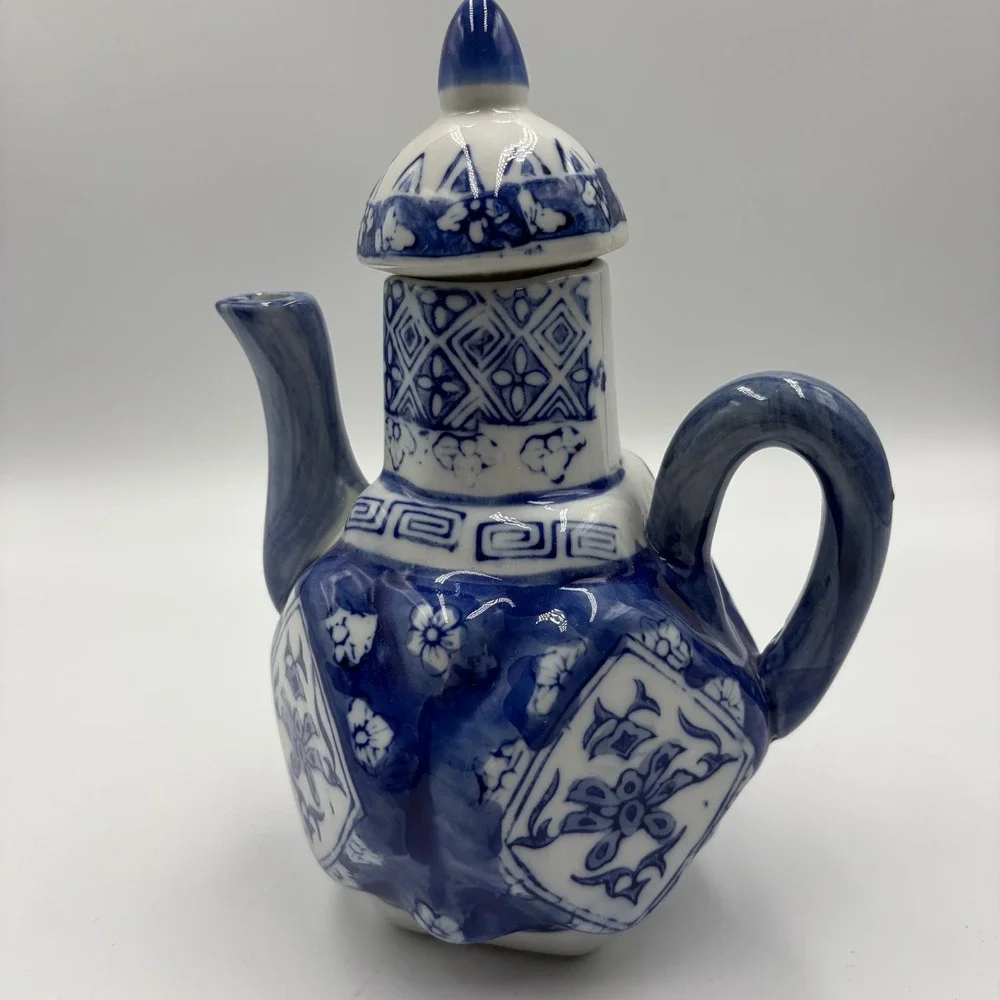 Collector‎ Vintage Blue & White Ceramic Teapot Hexagonal Floral Design